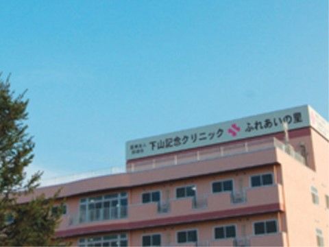 ４階建ての施設の１階部分にはクリニックが併設されている。24時間介護士常駐で安心の住環境となっている。