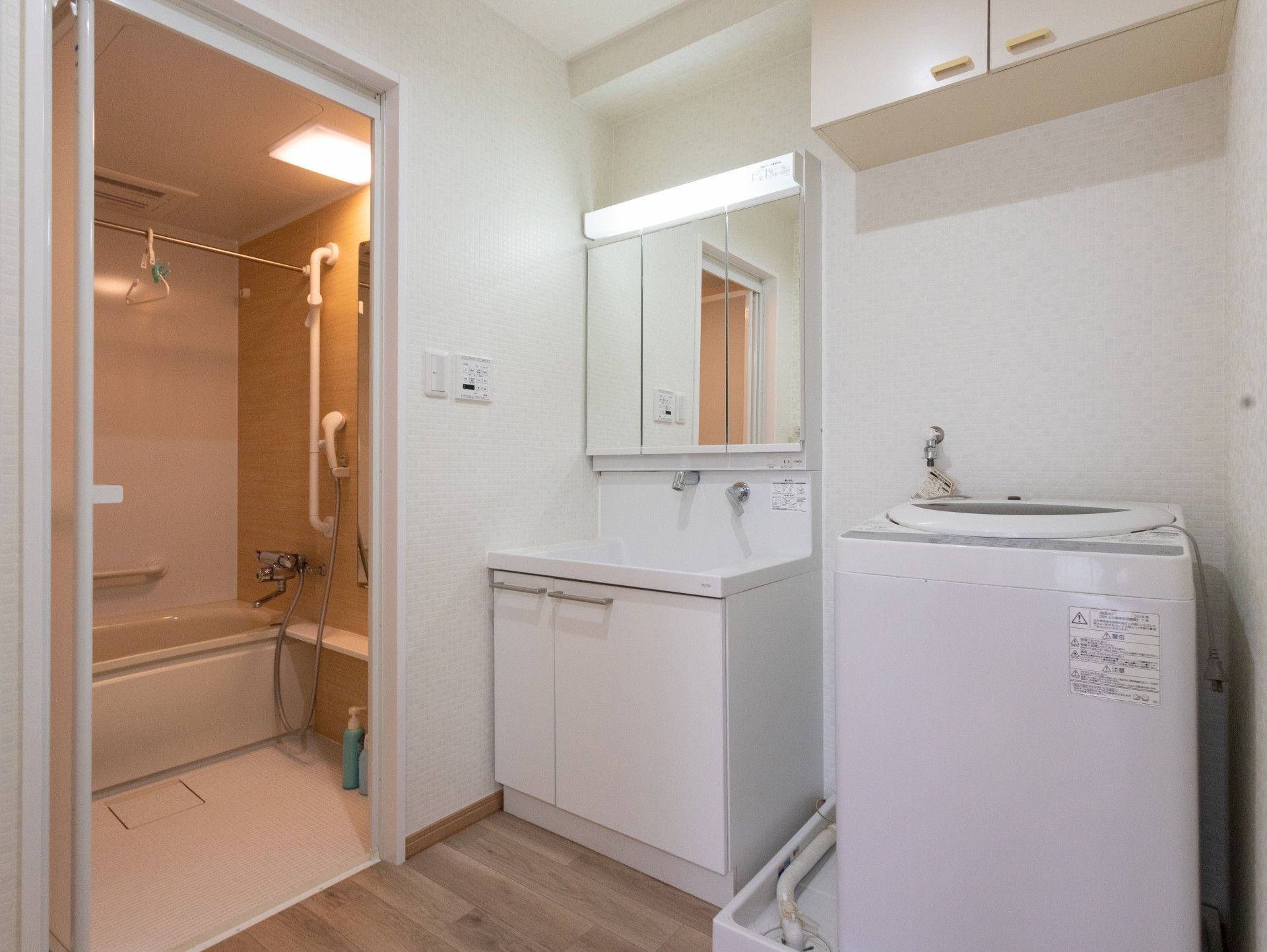 洗面所と浴室の様子