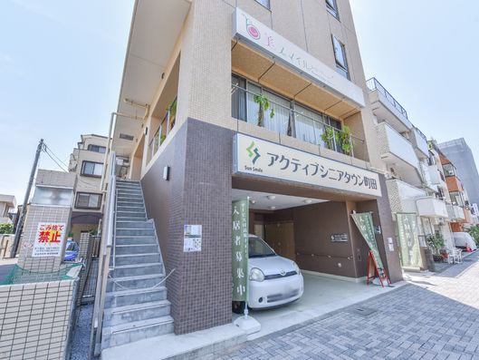 建物外観入り口周辺