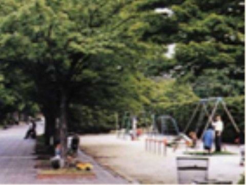 ブランコの設置された王仁公園。