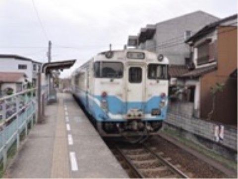 車での外出ではなく、たまには足を延ばして電車でお出かけしようといった際に利用できる駅があるので便利である。