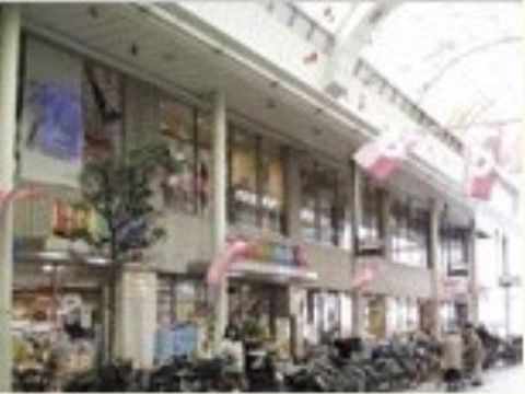 施設から徒歩数分の場所に店があるので、ここで日常の買い物できる。散歩がてら買い物を楽しむことができる。