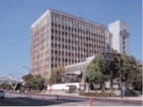 施設の近くに複数の総合病院があるので、入居者様で通院先を選択することができる。どちらも徒歩圏内なので、通院にも便利だ。