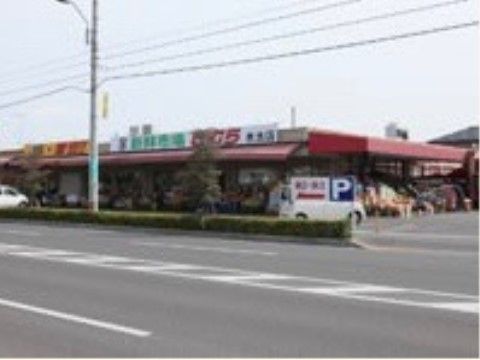 施設の近くにはスーパーマーケットがある。施設の食事だけでなく自炊も行っていただけるので、食材の買い出しなどに便利である。