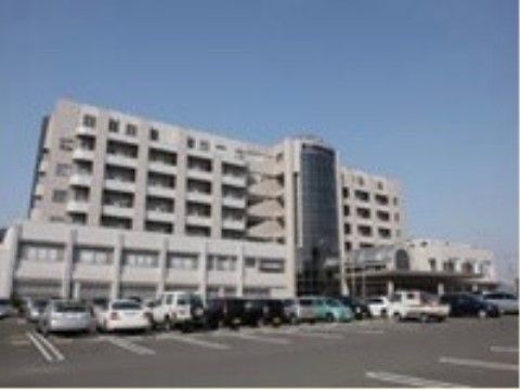 施設の近くには、さまざまな診療科のある総合病院がある。施設で体調不良になった際も、すぐに行ける距離なので安心である。