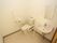 白を基調とした清潔感のあるトイレである。要所には手摺が設置してある。また、介助者が同伴の場合でもスペース的に余裕がある。