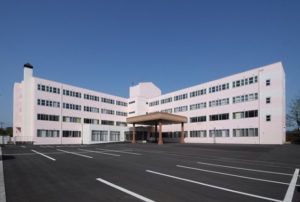 広々とした施設の外観