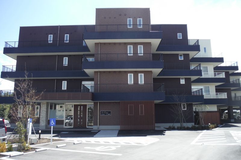 多階層の建物正面