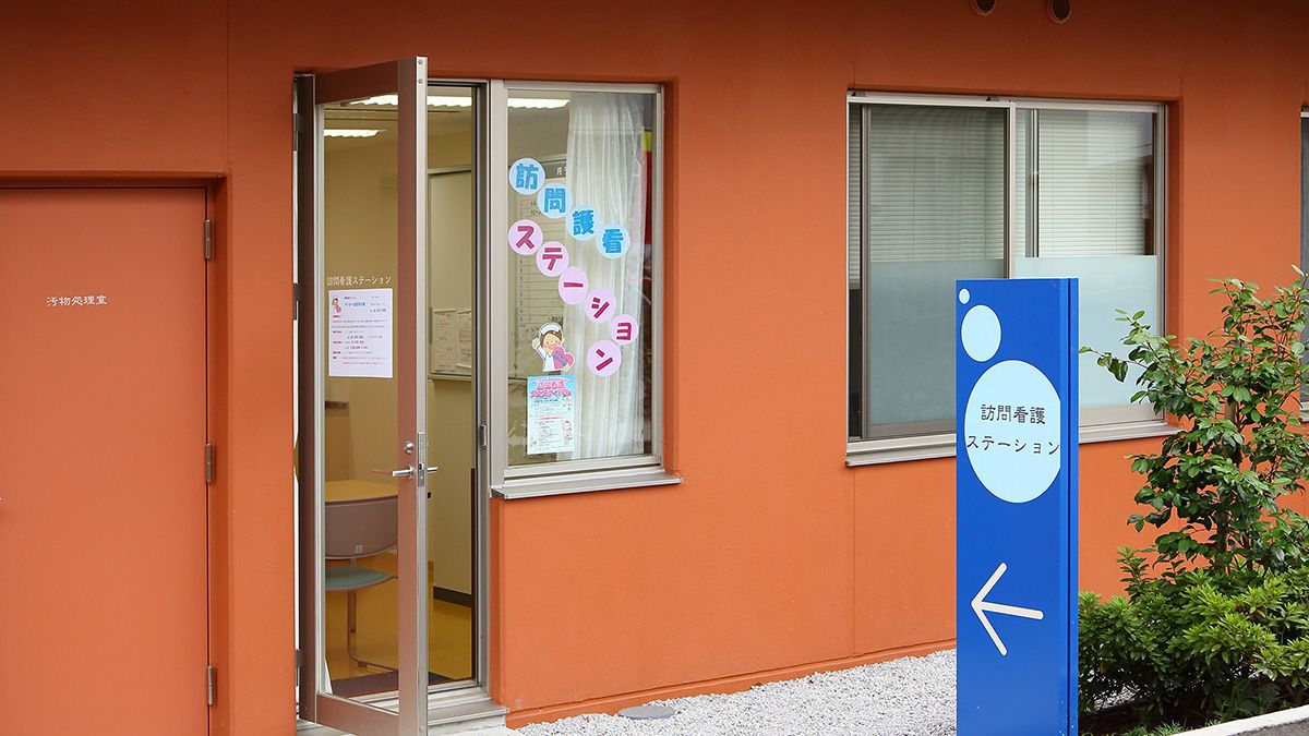 入口と案内看板