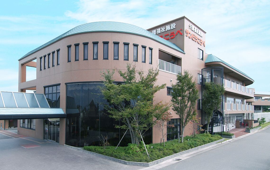 ゆったりとした建物の外観
