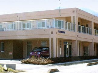 二階建ての建物外観