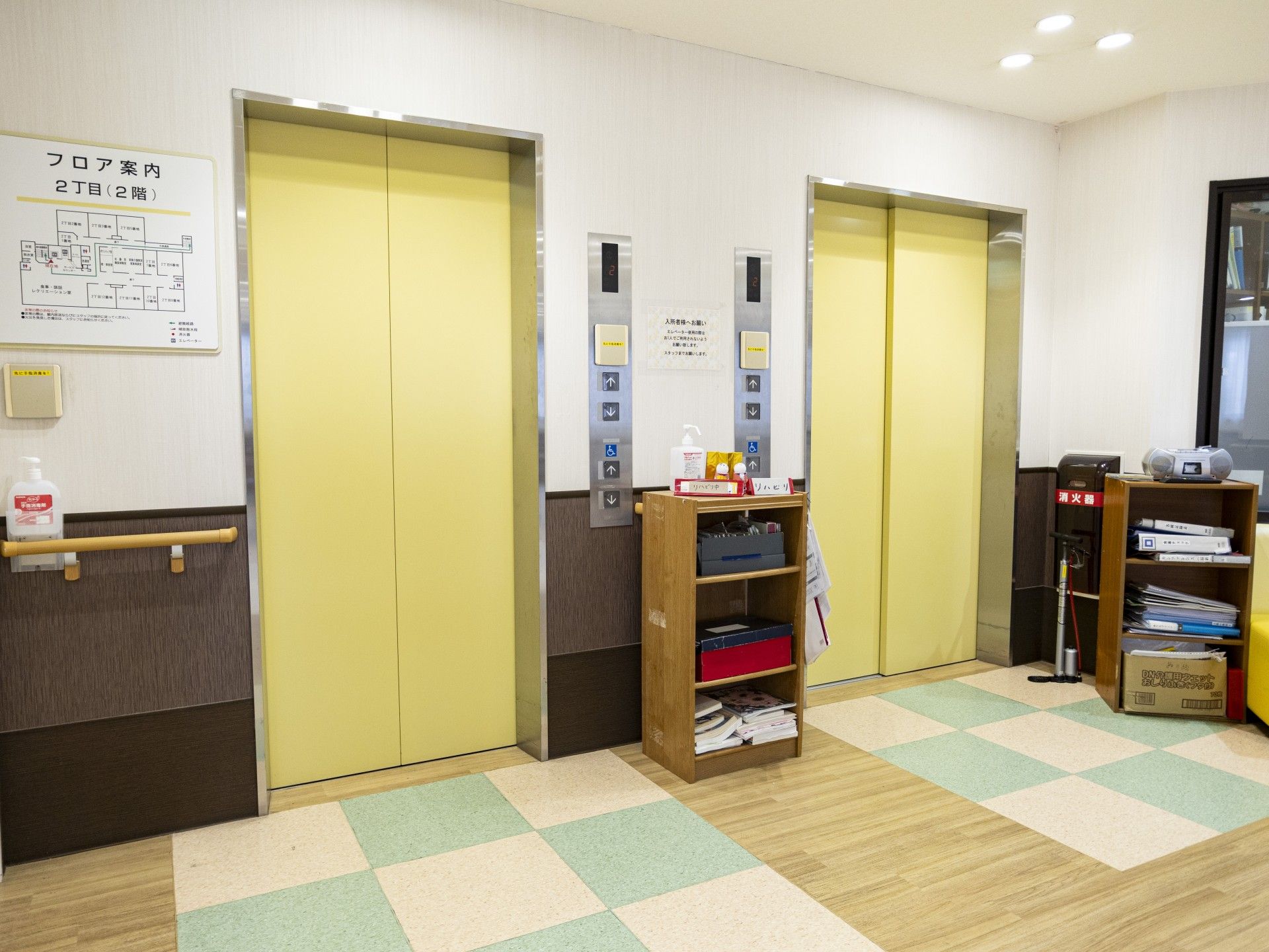 エレベーター前の廊下