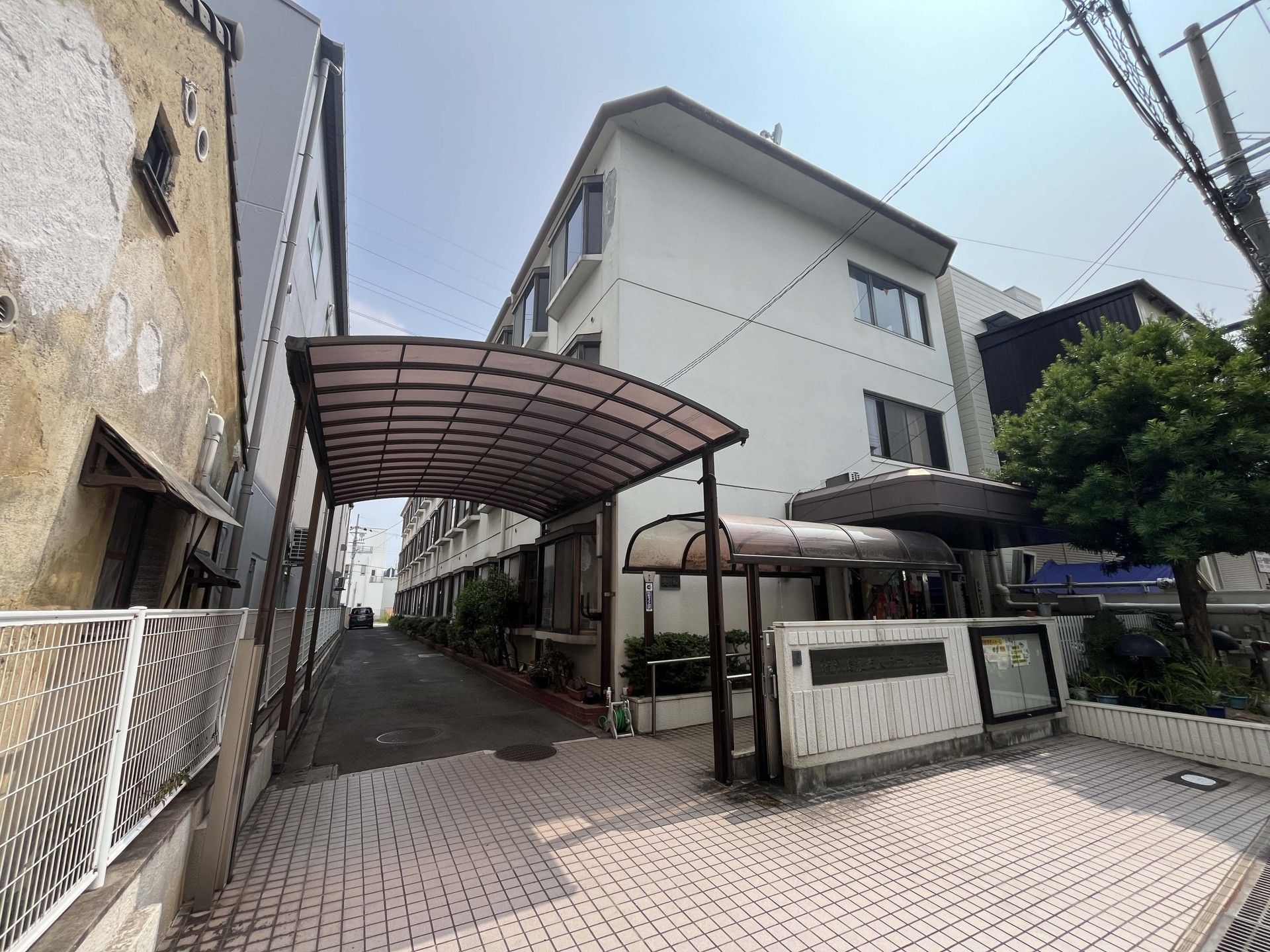 エントランスの外観