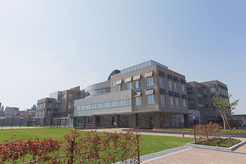 広々とした施設の外観
