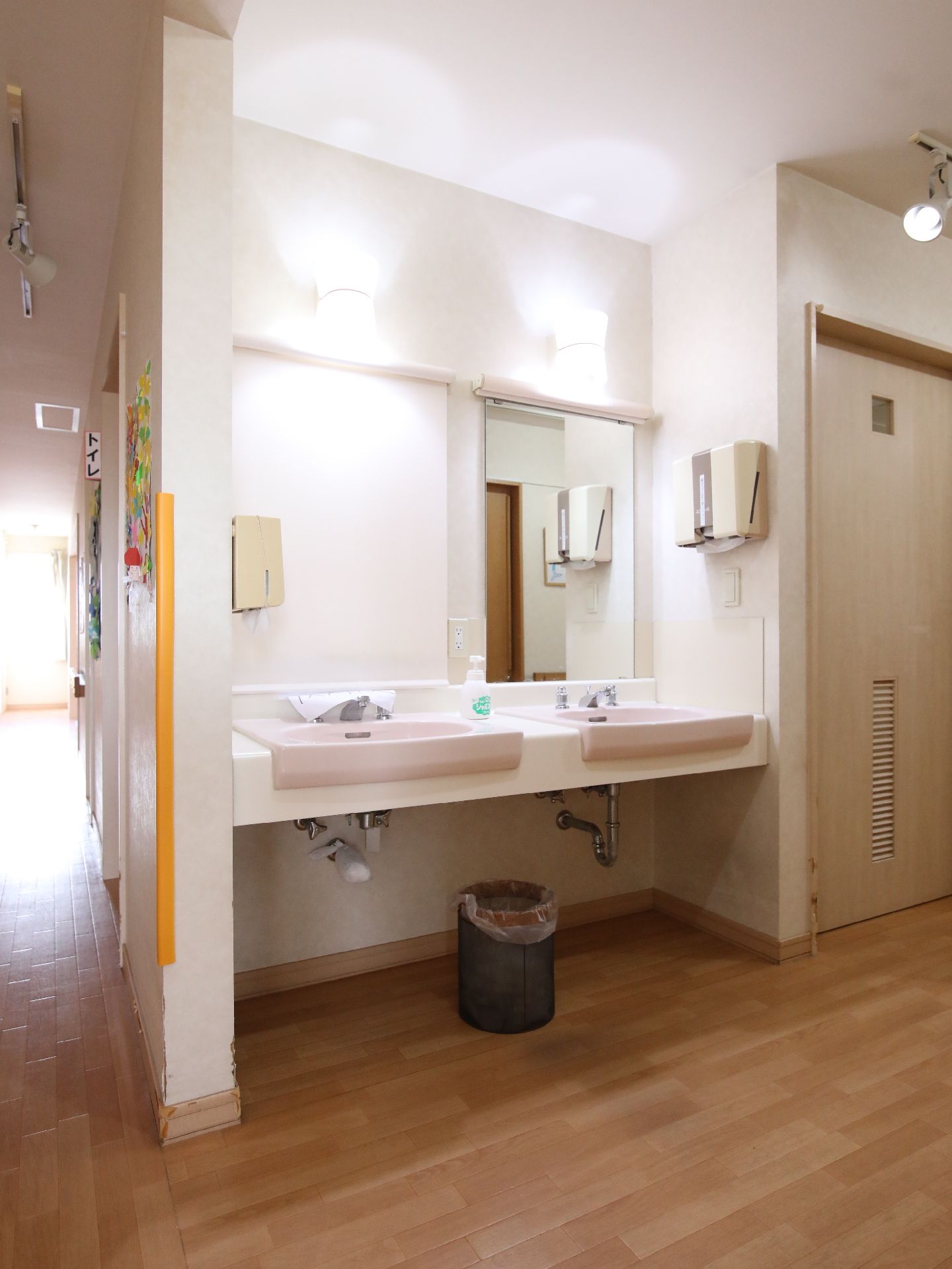 トイレの隣についている洗面台