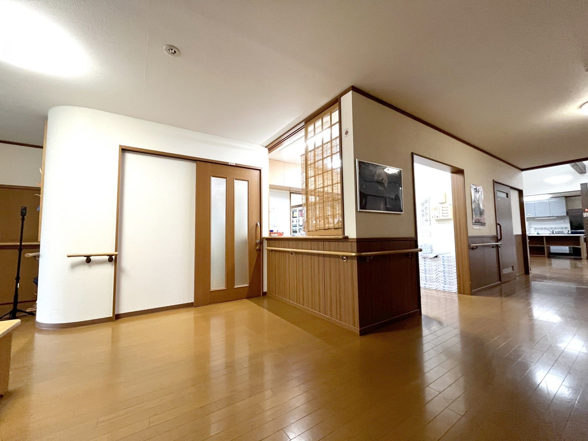 木目調の廊下