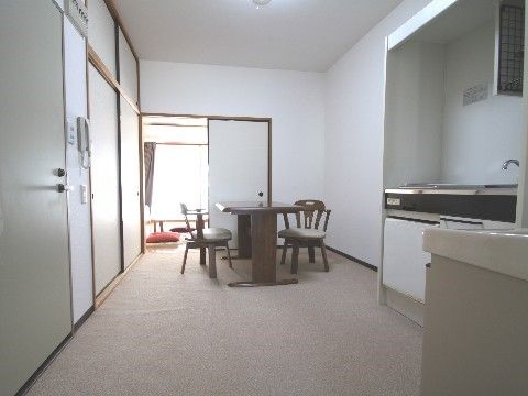 敬老園ロイヤルヴィラ大網白里の居室。ご自宅より生活用品・家具を持ち込んでの居室環境をお作りいただけます。