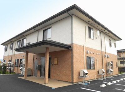 ゆとりある入口の建物