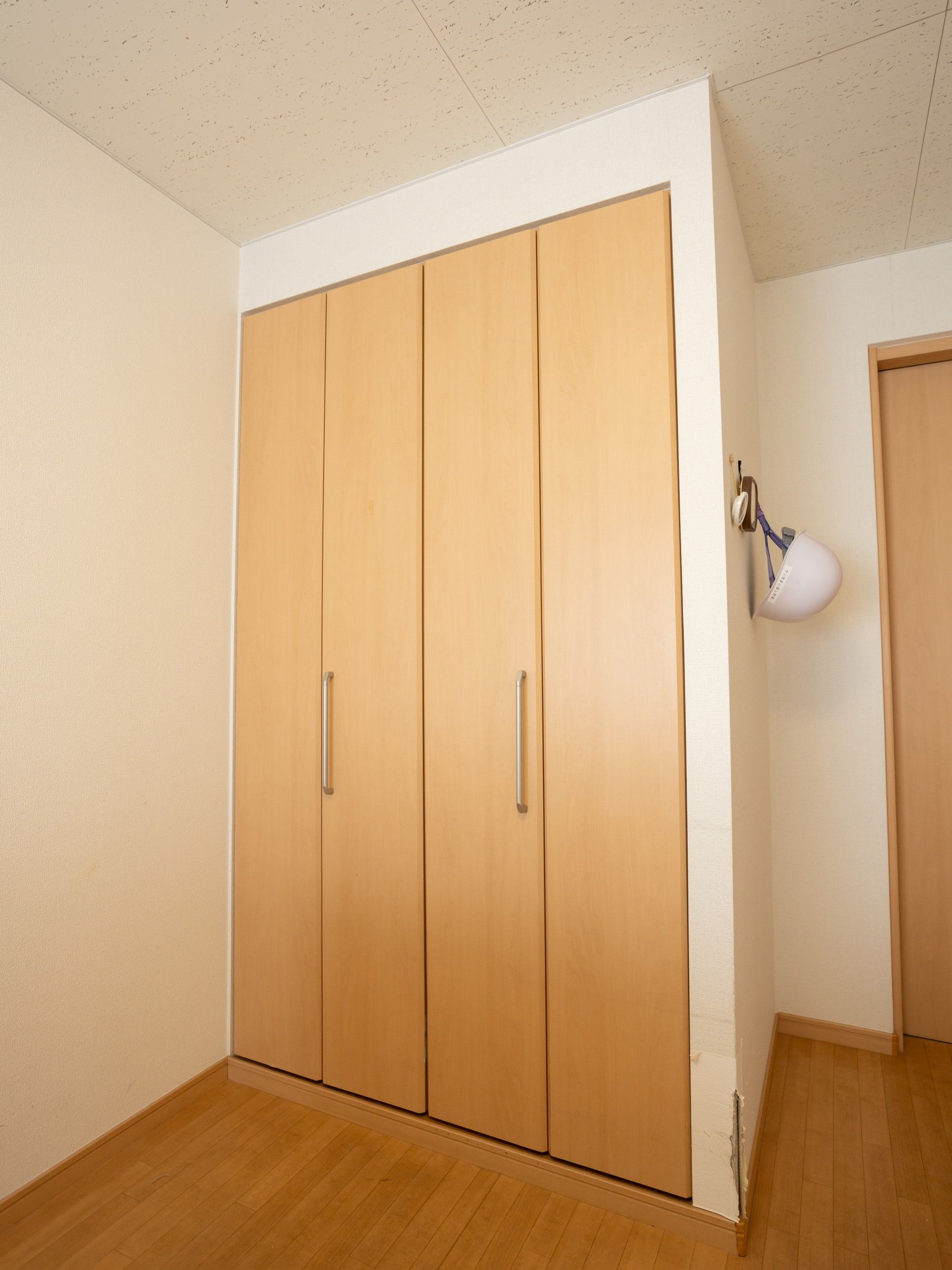 収納スペースの扉