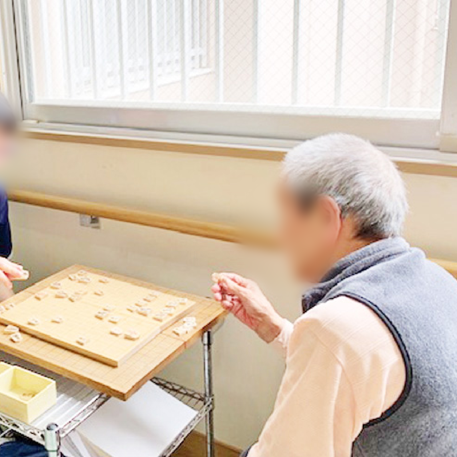 将棋を楽しむ様子