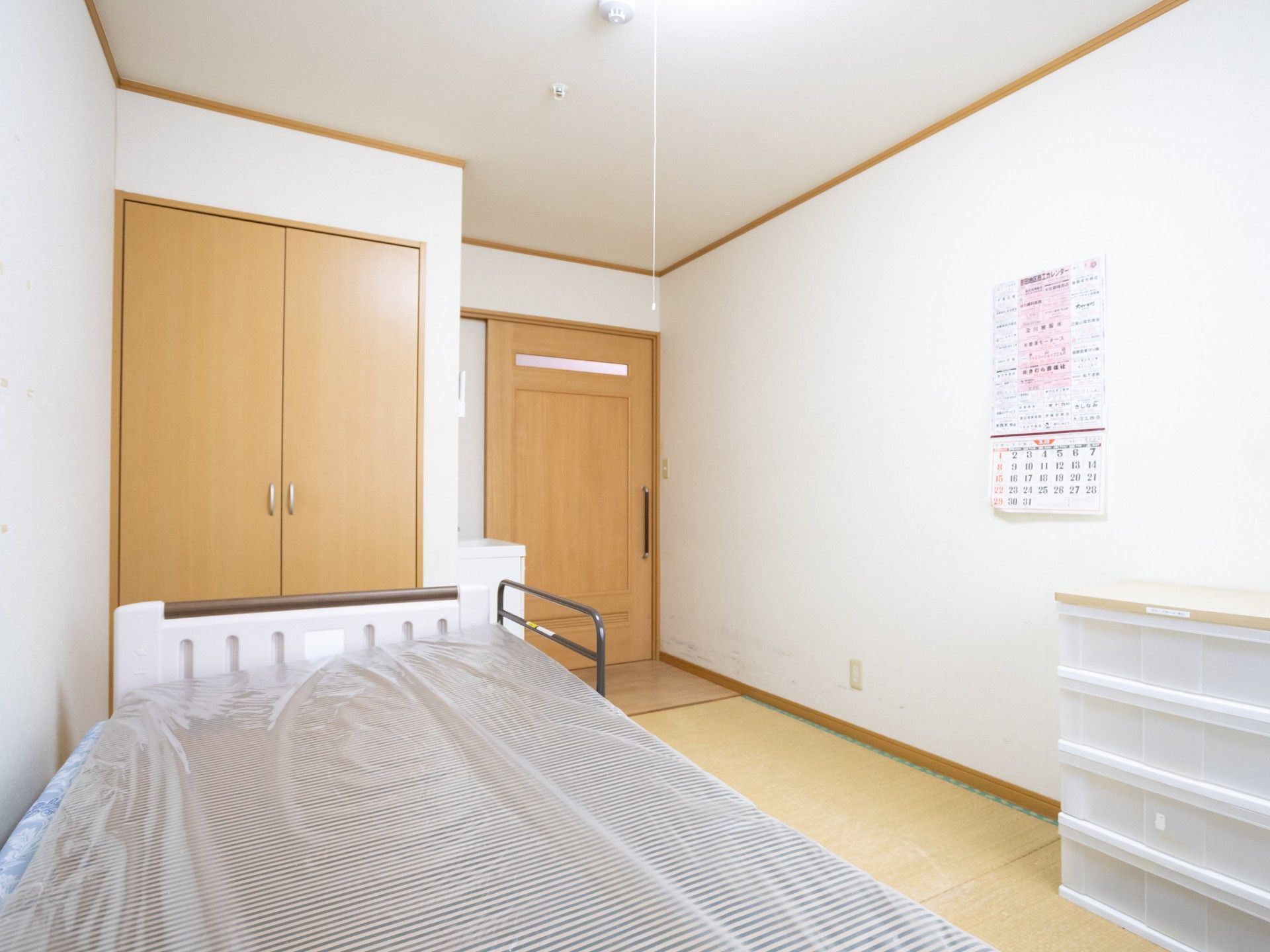 シンプルな個室の様子
