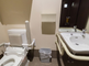バリアフリー設計のトイレ空間