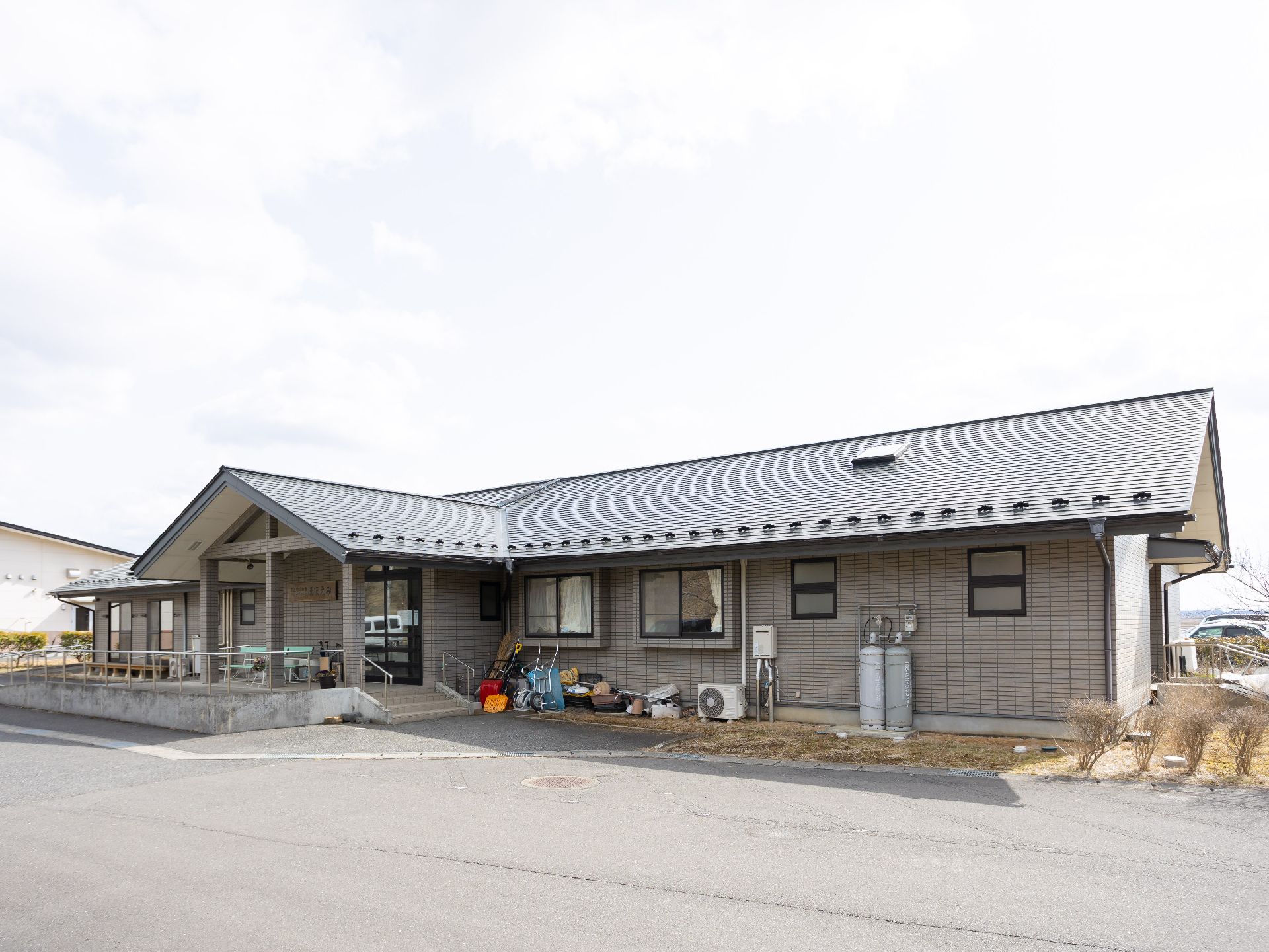 平屋建てのグループホームの外観