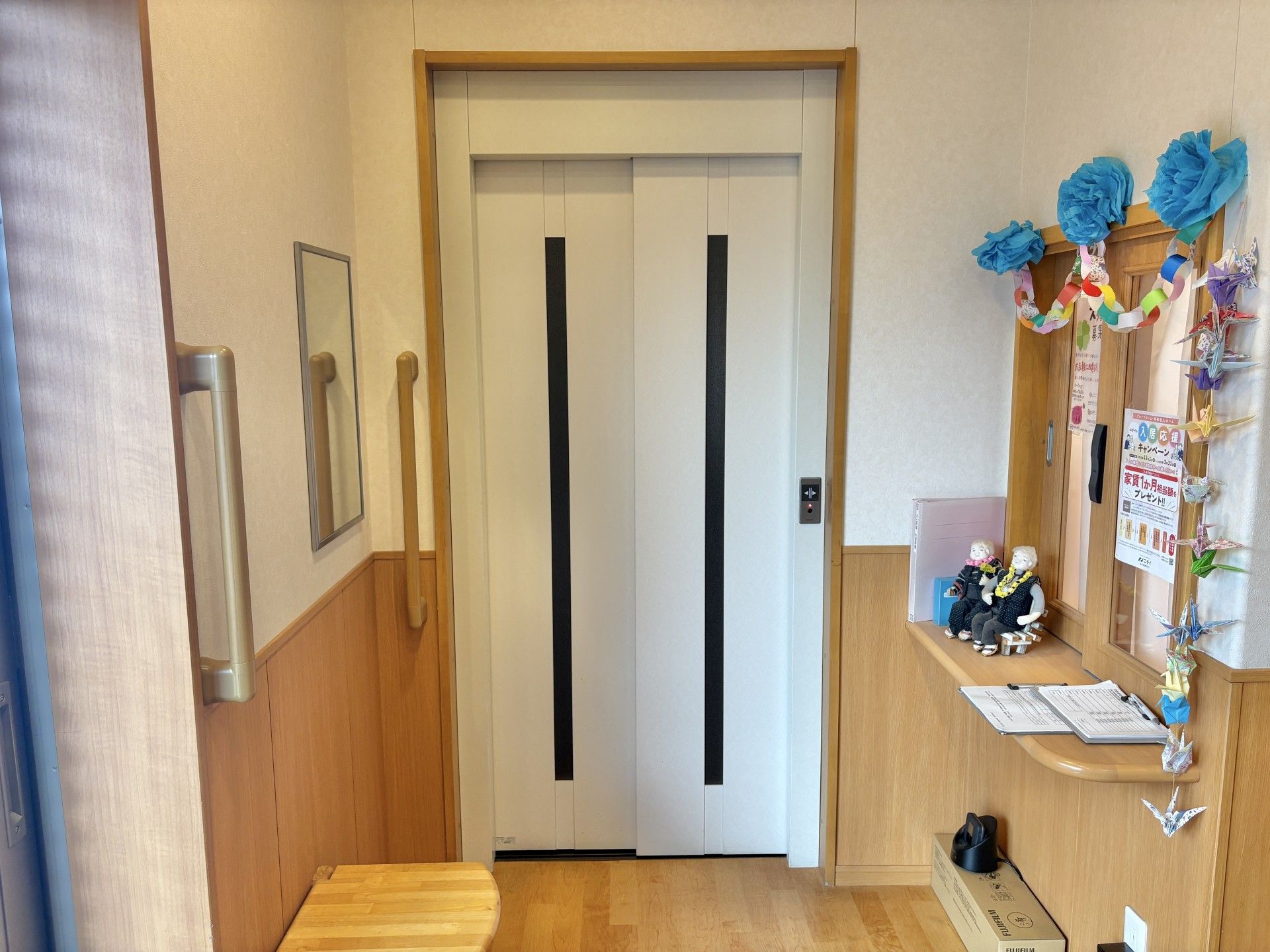 エレベーター前の廊下