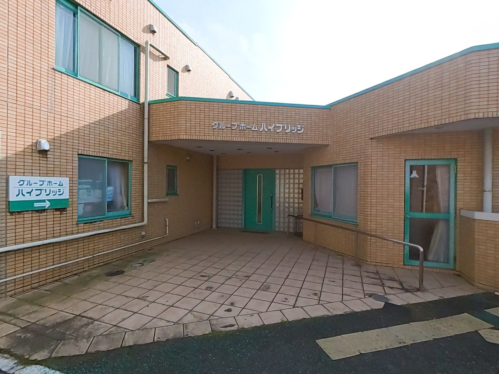 エントランスの外観