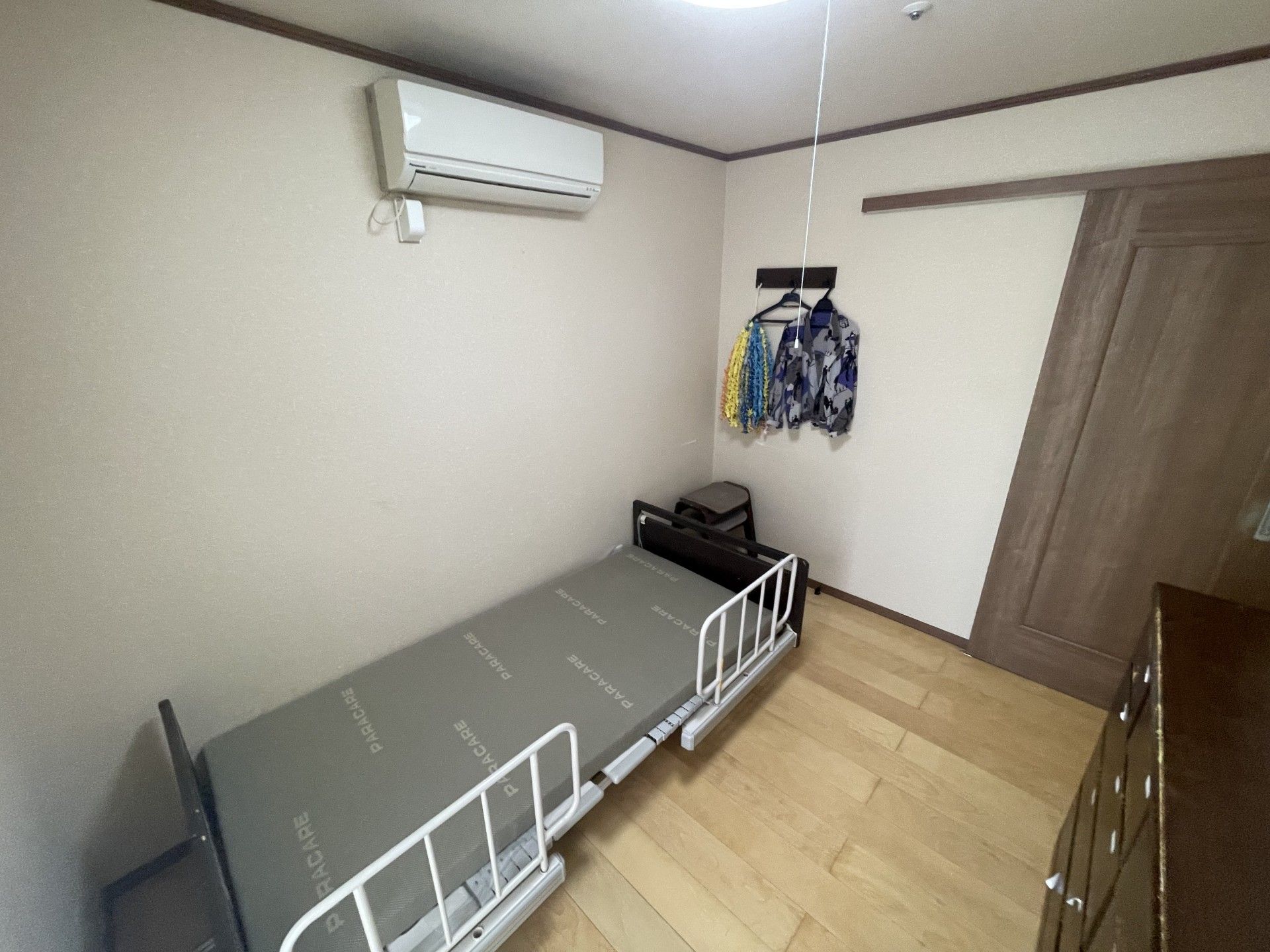 シンプルな個室の一角