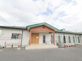 平屋建てのグループホームの外観