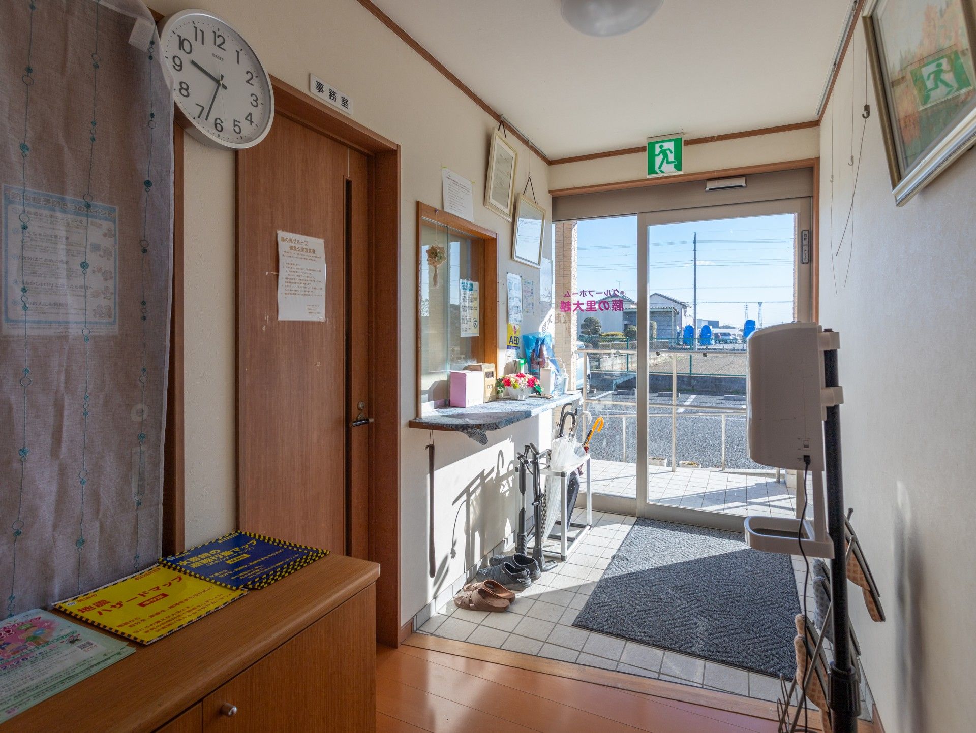 明るい玄関の様子