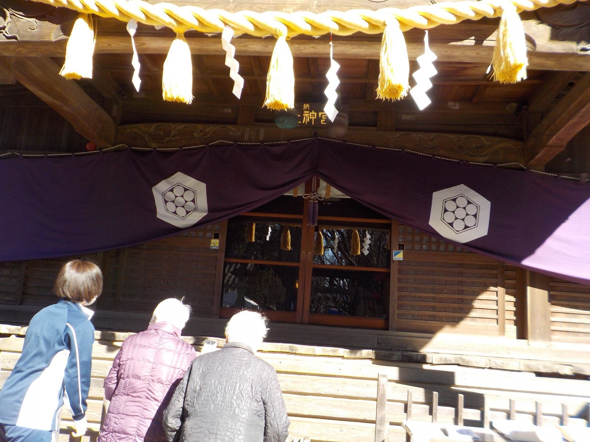 ご入居者様を囲んでご家族様と笑顔の一時