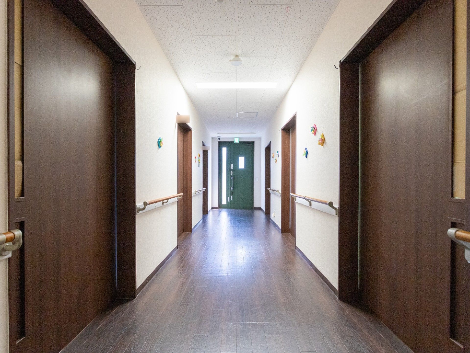 手すり付きの廊下