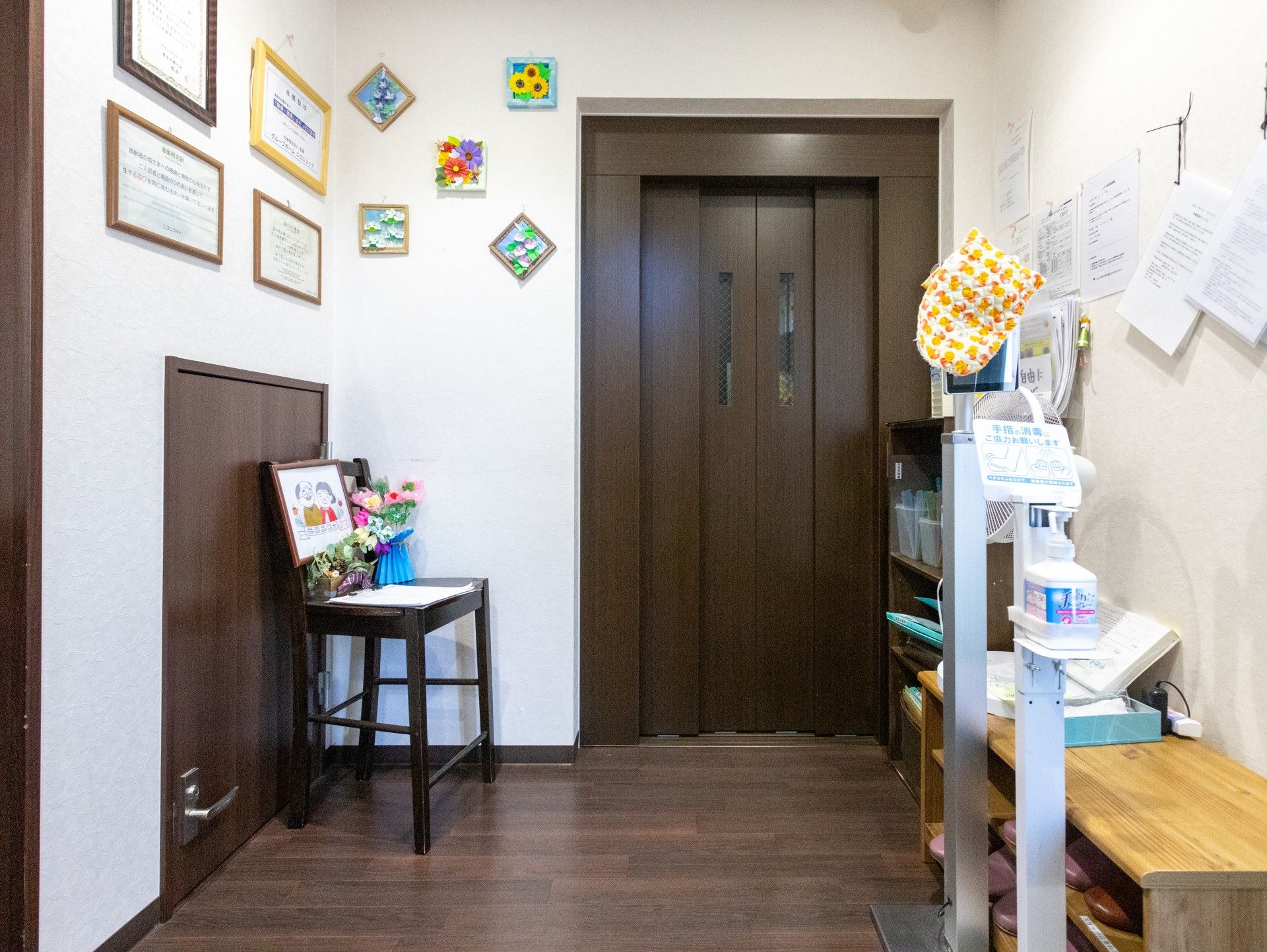 エレベーター前の廊下