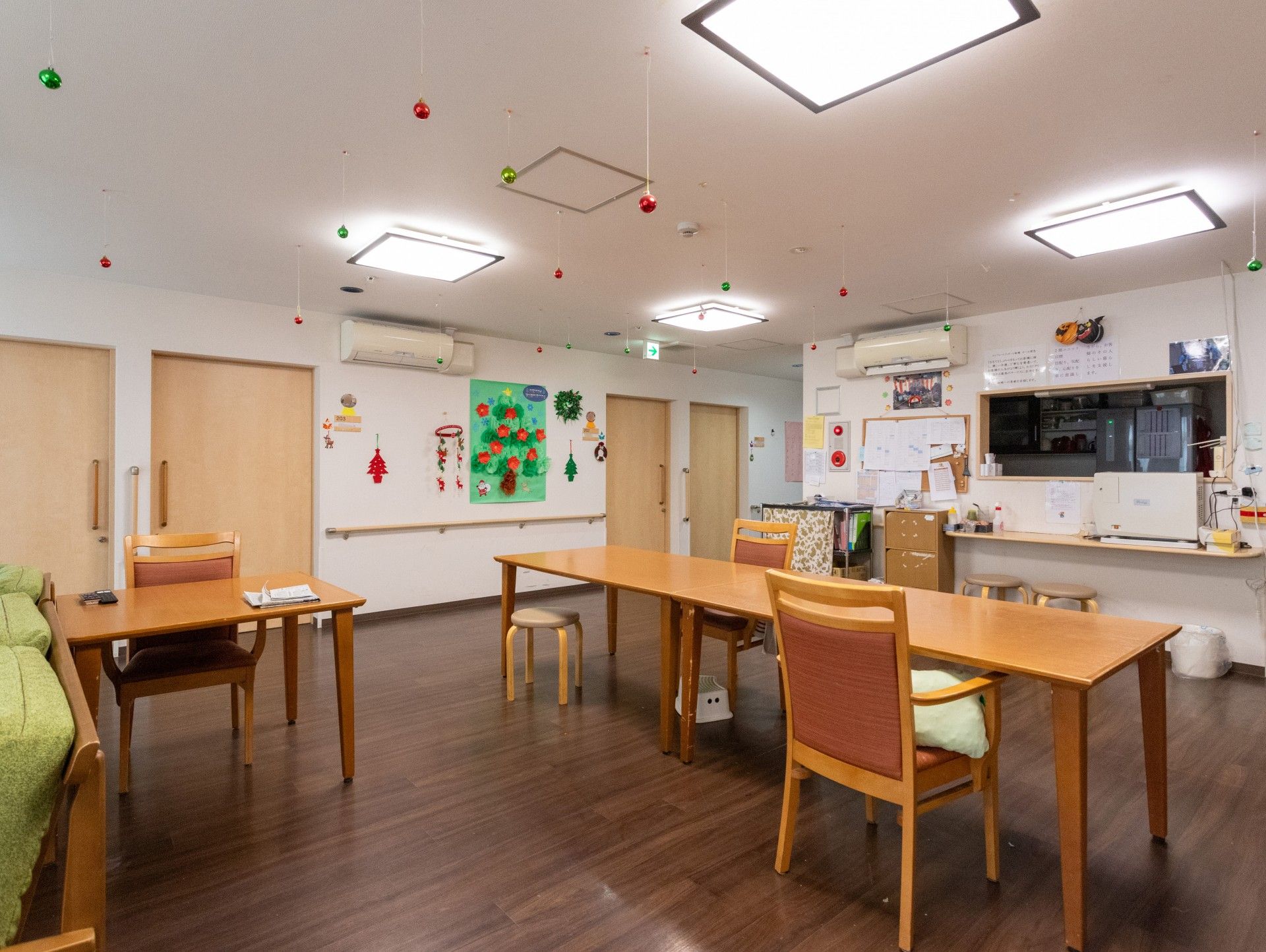 飾り付けが施された部屋