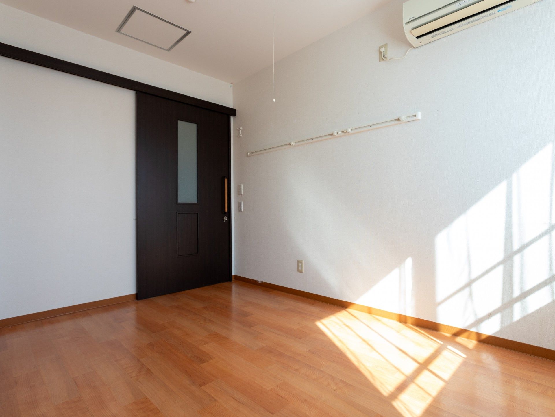 日差しが差し込む部屋