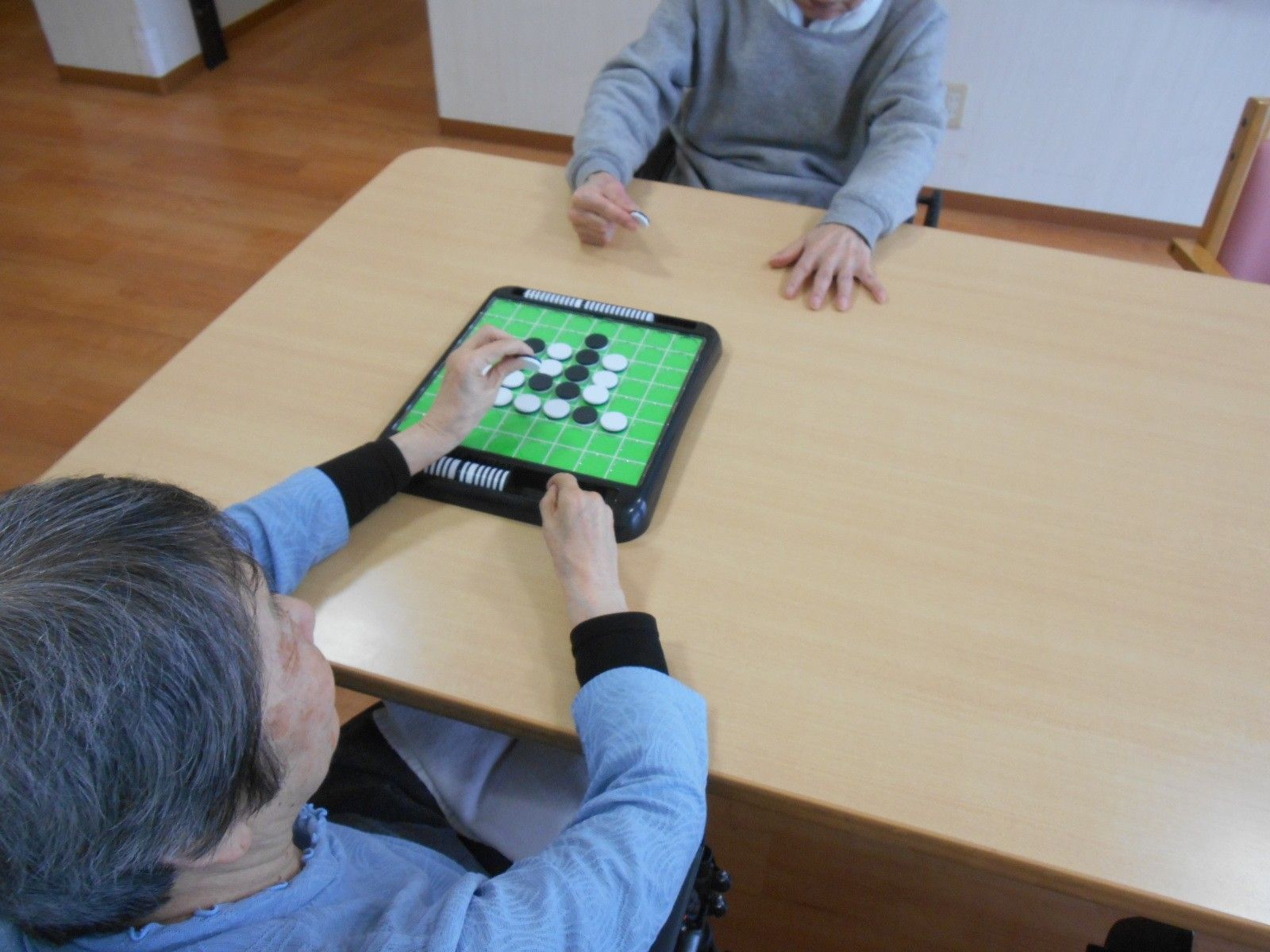 将棋を楽しむ様子