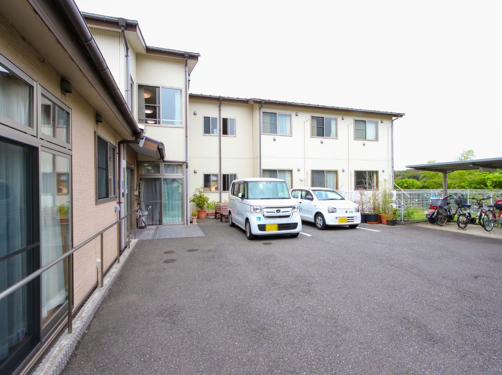 遠方からでも簡単にアクセスすることができる駐車場