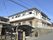 静かな住宅街の建物