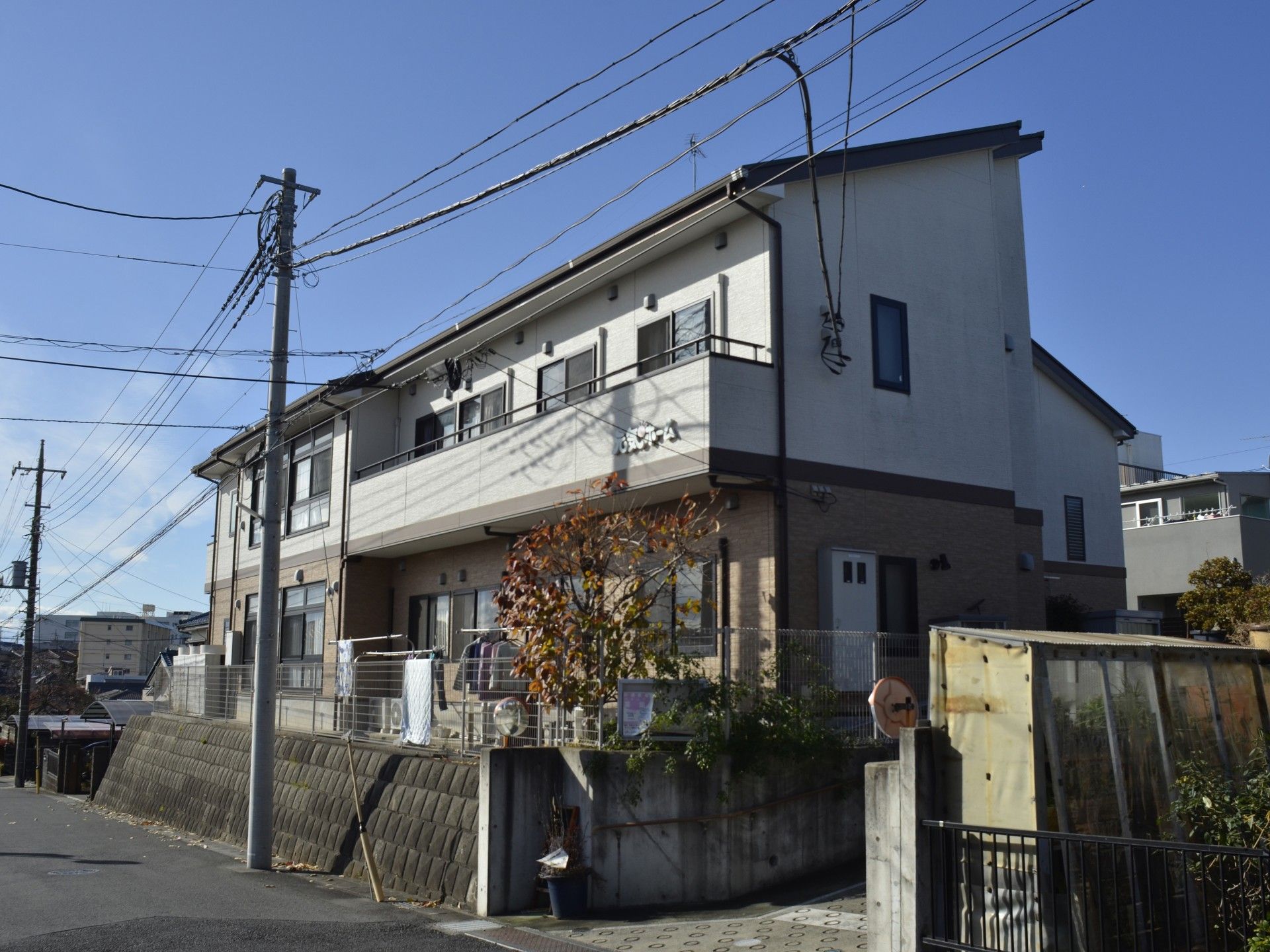 静かな住宅街の建物