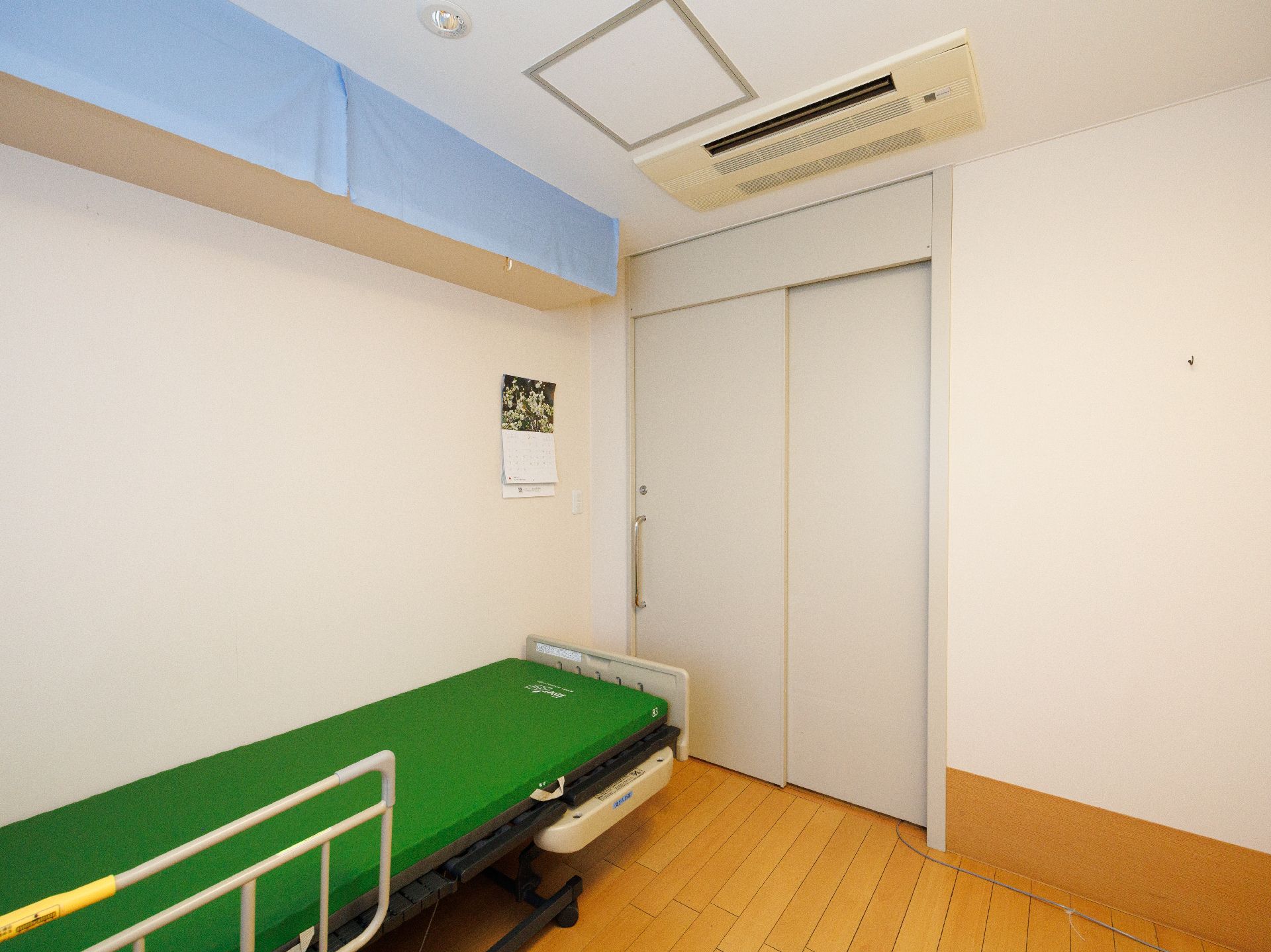 日差しが差し込み、広々と快適に過ごすことができる居室