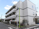 静かな街の交差点の風景