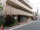 都市の閑静な街並み