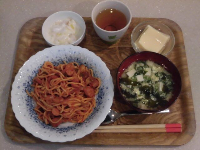 ナポリタンと豆腐と味噌汁とお茶