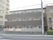 通りに面した建物外観