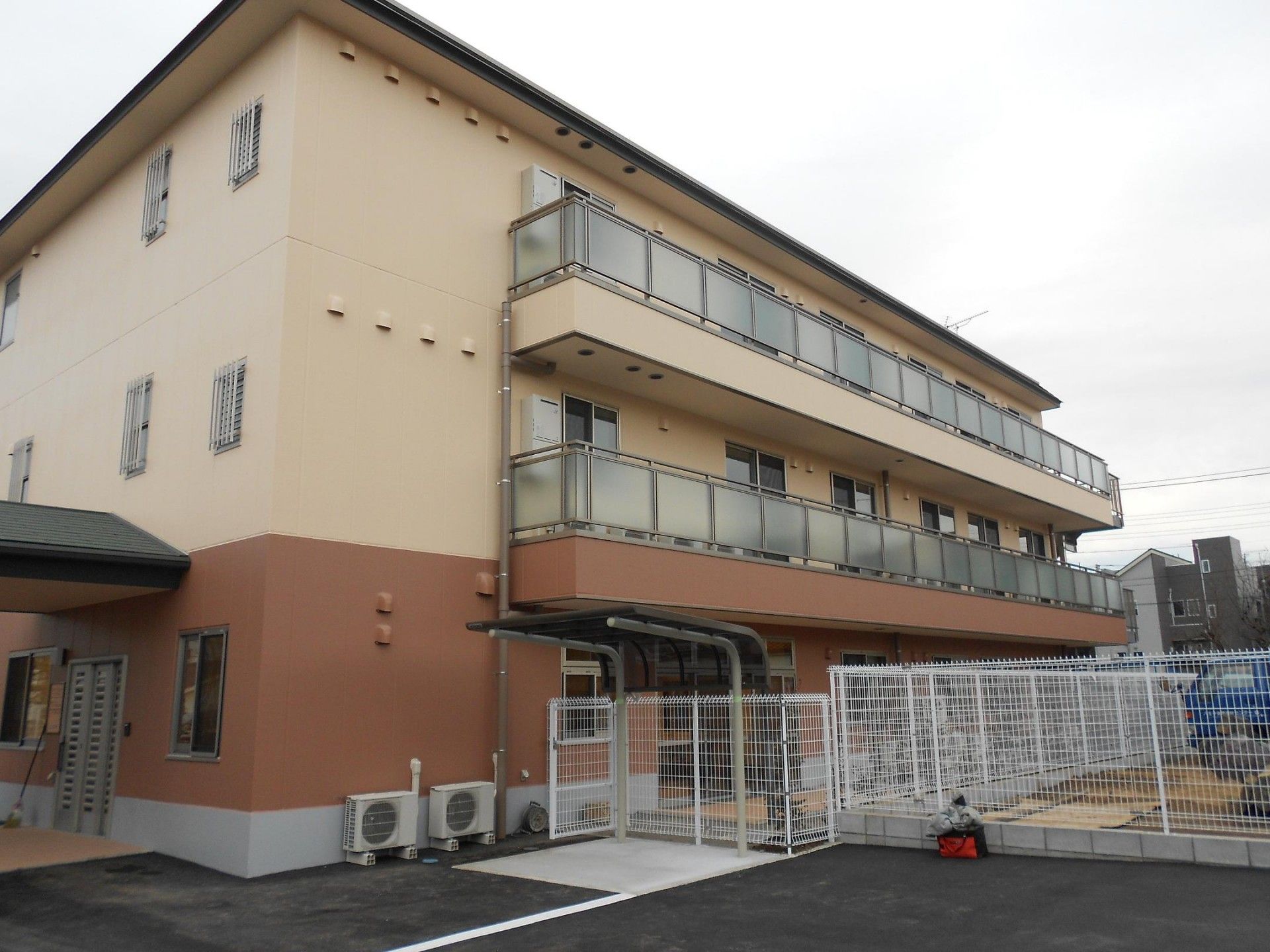 ゆとりある外観の建物