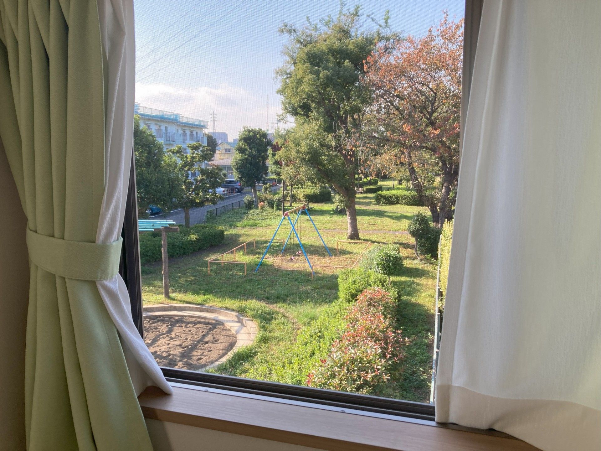 緑豊かな庭園の景色