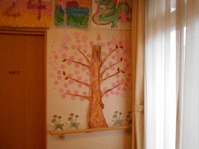 手作り感溢れる壁画のある空間