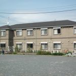 ゆったりとした外観の建物